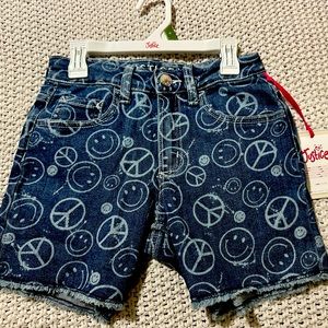 Justice Girls Fashion Jeans Short SIZE 14 NWT NEW WITH TAGS
$15